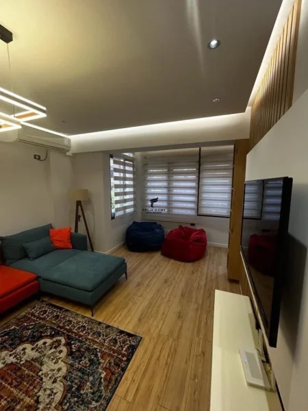 Tirane, jepet me qera apartament 3+1 Kati 2, 120 m² 1.000 € (MYSLYM SHYRI)