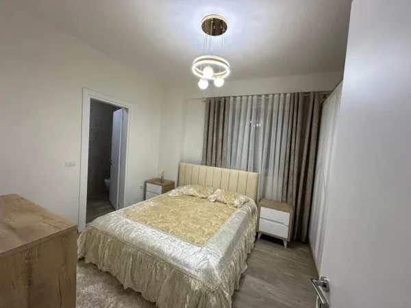 Tirane, jepet me qera apartament 2+1 Kati 2, 110 m² 850 € (LIQENI I THATE)