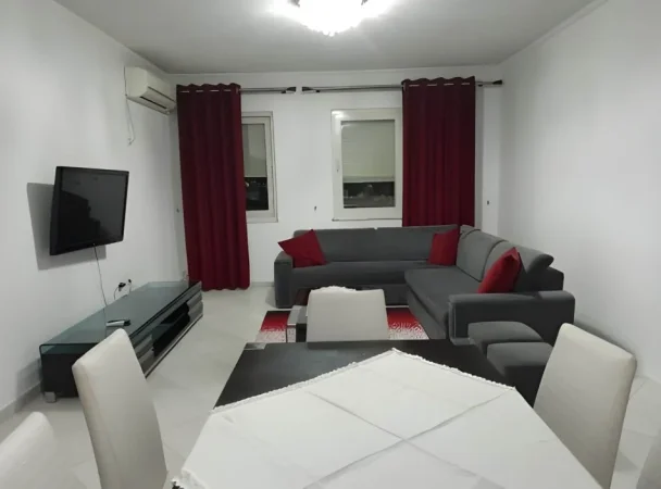 Tirane, jepet me qera apartament 2+1+Ballkon Kati 8, 112 m² 500 € (Yzberisht)