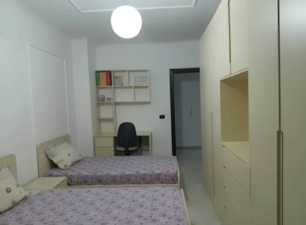 Tirane, jepet me qera apartament 2+1+Ballkon Kati 8, 112 m² 500 € (Yzberisht)