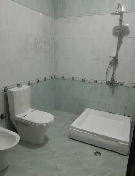 Tirane, jepet me qera apartament 2+1+Ballkon Kati 8, 112 m² 500 € (Yzberisht)