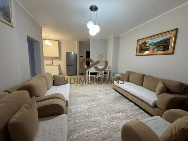Tirane, jepet me qera apartament 2+1+Ballkon Kati 2, 100 m² 600 € (kodra e diellit)