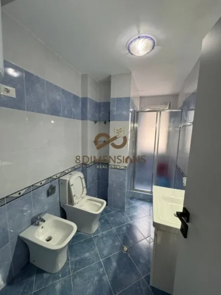 Tirane, jepet me qera apartament 2+1+Ballkon Kati 2, 100 m² 600 € (kodra e diellit)