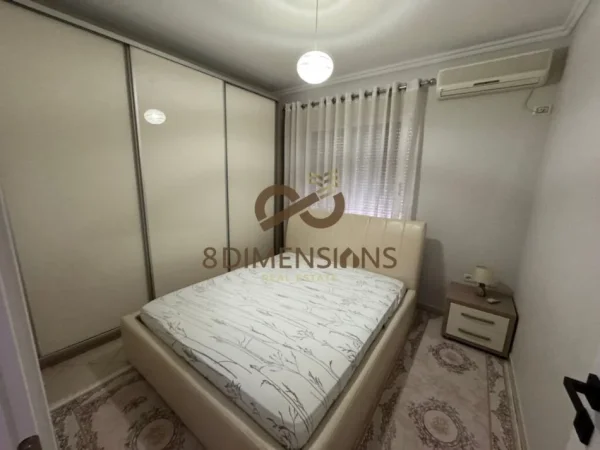 Tirane, jepet me qera apartament 2+1+Ballkon Kati 2, 100 m² 600 € (kodra e diellit)