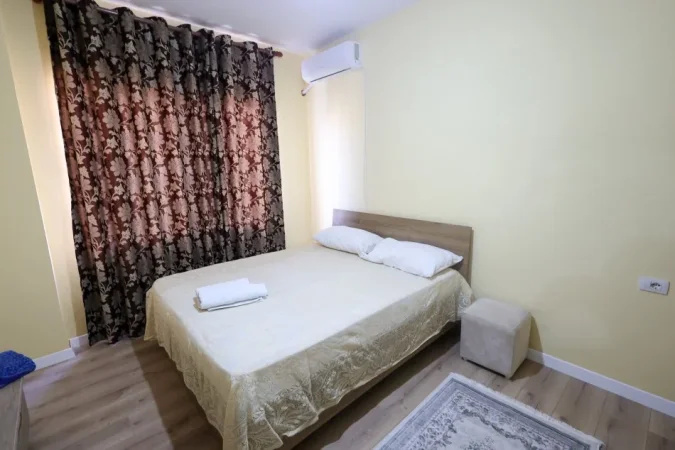 Tirane, jepet me qera apartament 1+1 Kati 4, 55 m² 300 € (Hotel Gaxherri ne Fresk)