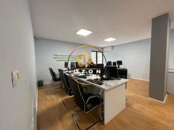Tirane, jepet me qera zyre Kati 4, 134 m² 1.000 Euro (BLLOKU)
