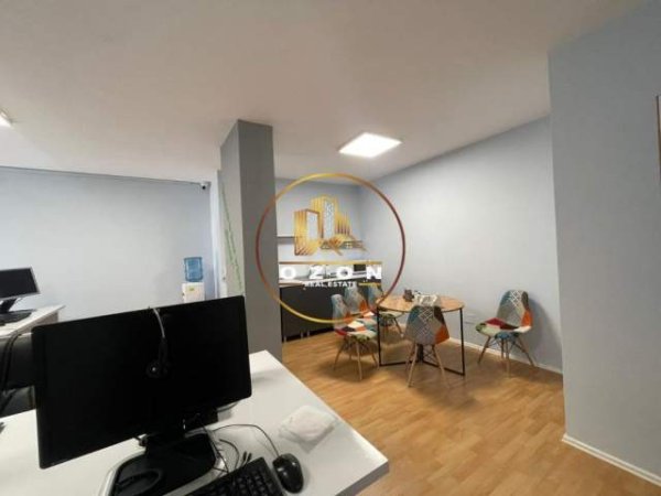 Tirane, jepet me qera zyre Kati 4, 134 m² 1.000 Euro (BLLOKU)