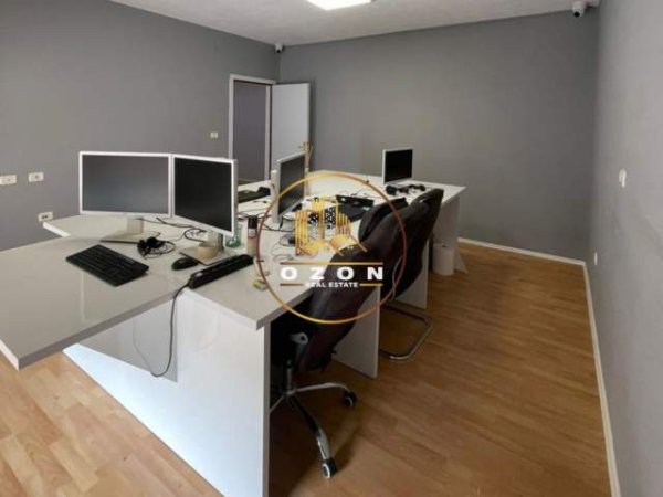 Tirane, jepet me qera zyre Kati 4, 134 m² 1.000 Euro (BLLOKU)