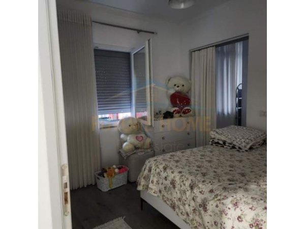Tirane, jepet me qera apartament 1+1 Kati 2, 40 m² 350 Euro (Yzberisht)