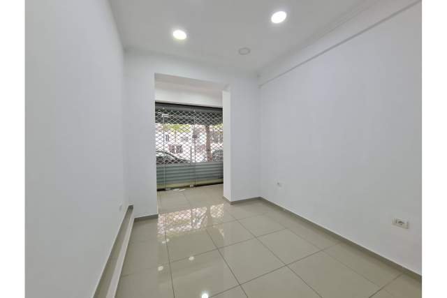 Tirane, jepet me qera zyre Kati 0, 80 m² 1.000 Euro (Stacioni i Trenit,  Tiranë,  Shqipëri)