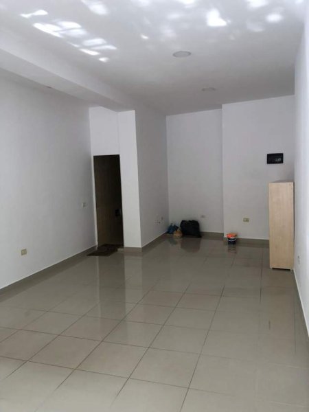 Tirane, shitet ambjent biznesi Kati 0, 40 m² 63.000 Euro (Xhanfize Keko)