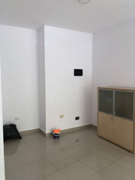 Tirane, shitet ambjent biznesi Kati 0, 40 m² 63.000 Euro (Xhanfize Keko)