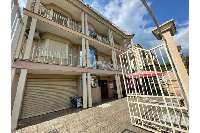 Tirane, jepet me qera apartament Kati 3, 500 m² 4.000 Euro (rruga Hajredin Kumbaro,   Rruga e Elbasanit,  Tiranë,  Shqipëri)
