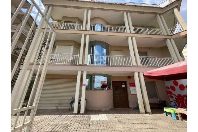 Tirane, jepet me qera apartament Kati 3, 500 m² 4.000 Euro (rruga Hajredin Kumbaro,   Rruga e Elbasanit,  Tiranë,  Shqipëri)