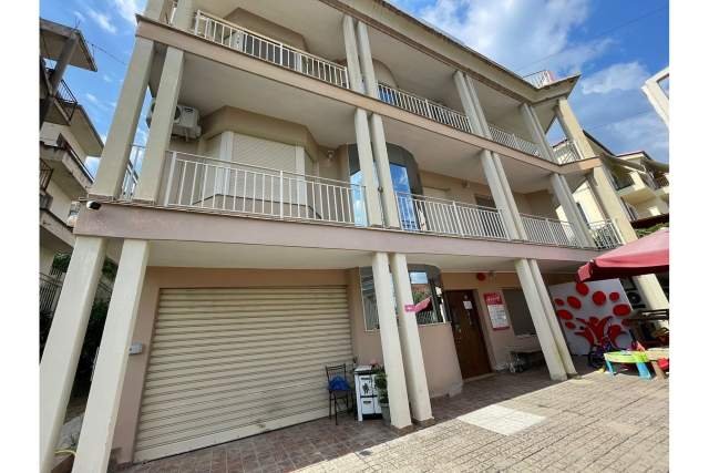 Tirane, jepet me qera apartament Kati 3, 500 m² 4.000 Euro (rruga Hajredin Kumbaro,   Rruga e Elbasanit,  Tiranë,  Shqipëri)