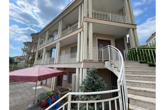 Tirane, jepet me qera apartament Kati 3, 500 m² 4.000 Euro (rruga Hajredin Kumbaro,   Rruga e Elbasanit,  Tiranë,  Shqipëri)