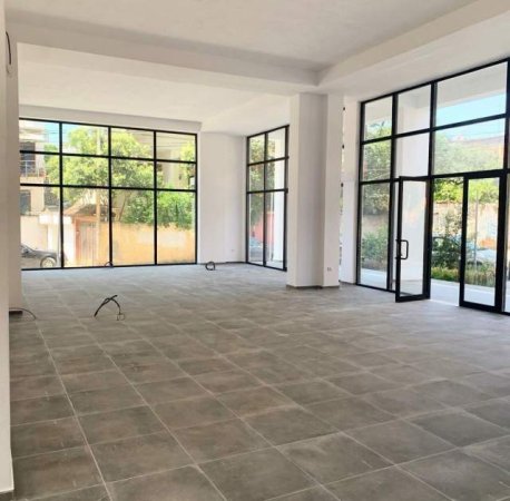 Tirane, jepet me qera ambjent biznesi Kati 0, 200 m² 1.600 Euro (Rruga e Dibres)