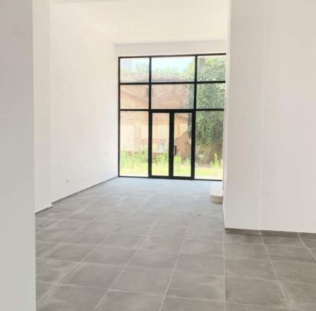 Tirane, jepet me qera ambjent biznesi Kati 0, 200 m² 1.600 Euro (Rruga e Dibres)