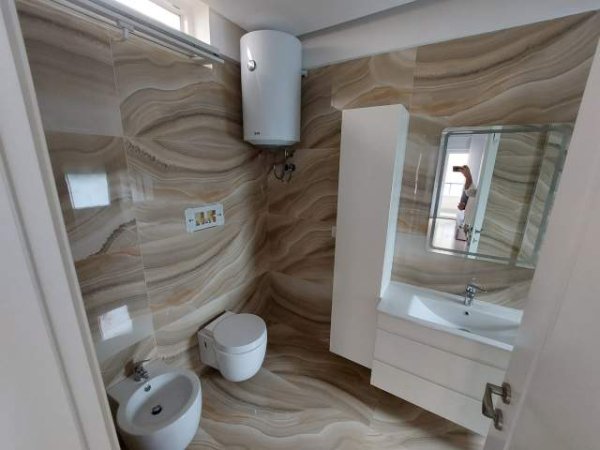 Tirane, jepet me qera apartament 3+1+BLK Kati 2, 145 m² 1.300 Euro (Prane TEG)