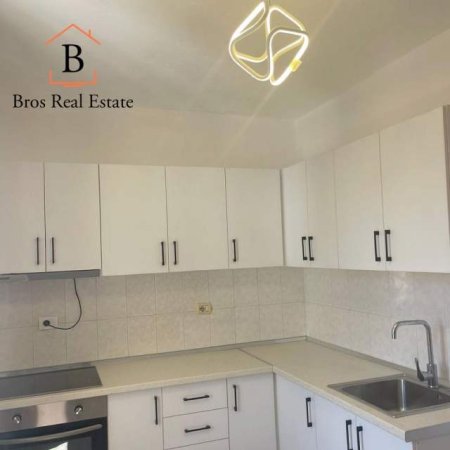 Tirane, jepet me qera apartament 1+1+BLK Kati 3, 70 m² 350 Euro (Pallati me Shigjeta)