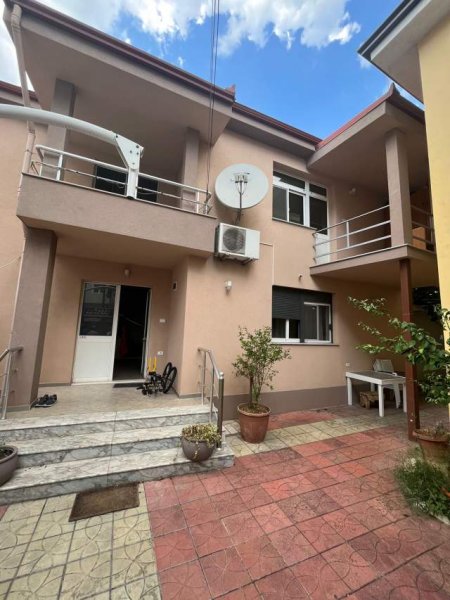 Tirane, jepet me qera Vile 2 Katshe 160 m² 1.200 Euro (Rruga Bardhyl)