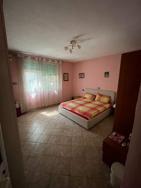 Tirane, jepet me qera Vile 2 Katshe 160 m² 1.200 Euro (Rruga Bardhyl)