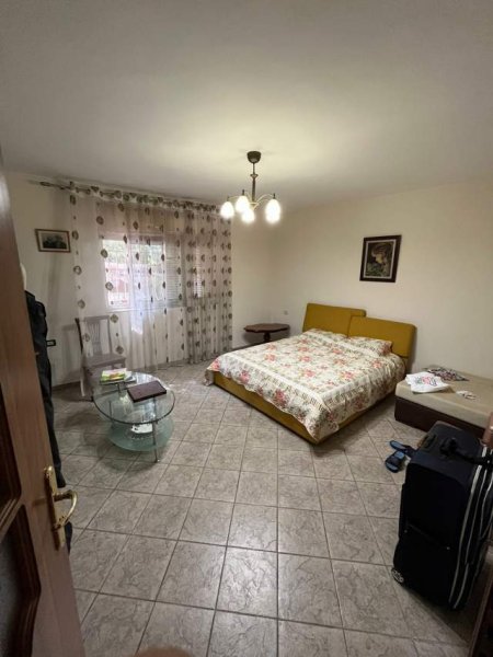 Tirane, jepet me qera Vile 2 Katshe 160 m² 1.200 Euro (Rruga Bardhyl)