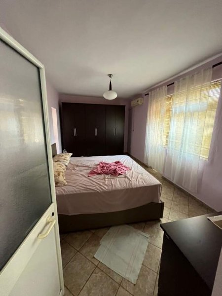 Tirane, jepet me qera Vile 2 Katshe 160 m² 1.200 Euro (Rruga Bardhyl)