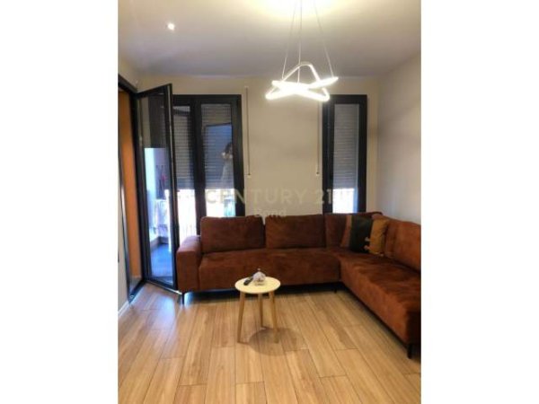 Tirane, shitet apartament 1+1 Kati 5, 66 m² 110.000 Euro (Oxhaku)