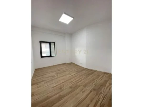 Tirane, jepet me qera apartament 2+1 Kati 3, 111 m² 900 Euro (Bulevardi Zogu i Parë)