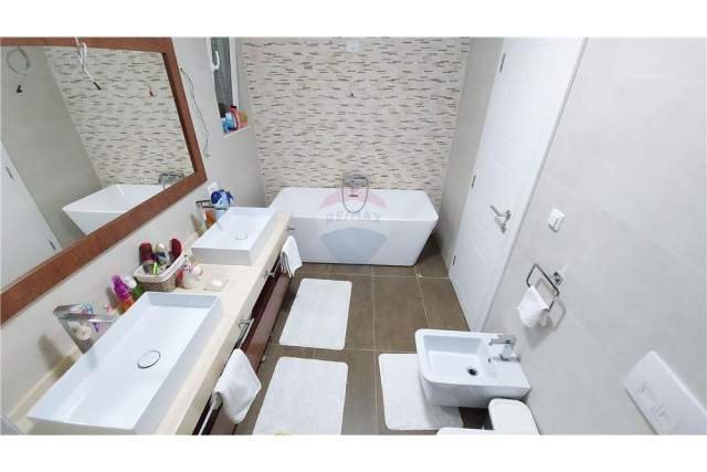 Tirane, shitet apartament 2+1 Kati 0, 150 m² 225.000 Euro