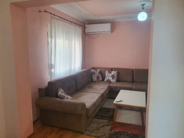 Tirane, jepet me qera apartament Kati 5, 70 m² 450 Euro (rruga Durrsit)