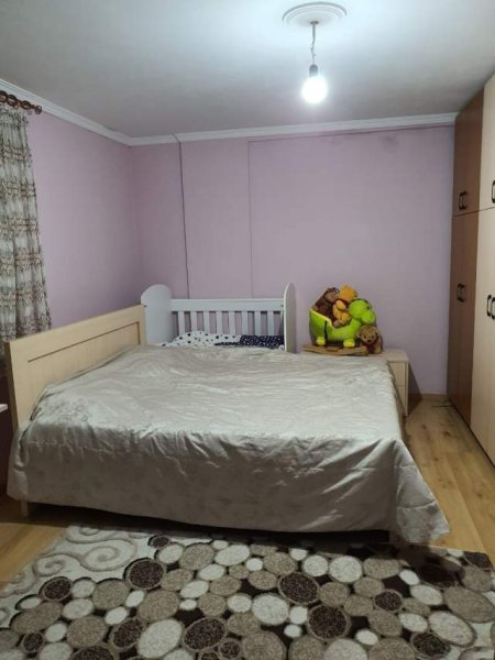 Tirane, jepet me qera apartament Kati 5, 70 m² 450 Euro (rruga Durrsit)