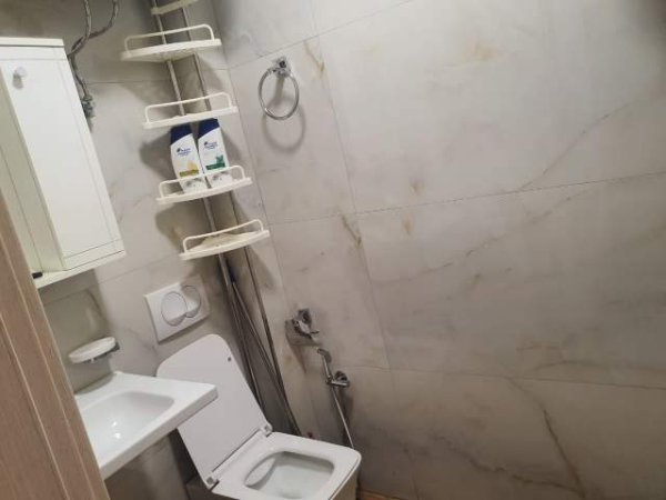 Tirane, jepet me qera apartament Kati 5, 70 m² 450 Euro (rruga Durrsit)