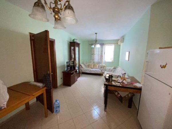 Tirane, shitet apartament 1+1 Kati 3, 55 m² 90.000 Euro (Rruga e Barrikadave)