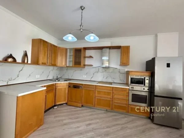 Tirane, jepet me qera apartament 1+1 Kati 2, 78 m² 600 Euro (Kopeshti Botanik)