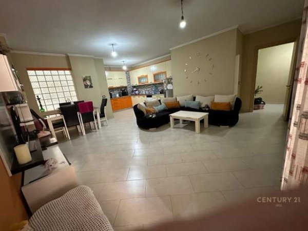 Tirane, shitet apartament Kati 3, 113 m² 120.000 Euro (Tirana, Albania)