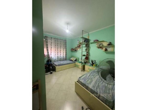 Tirane, shitet apartament Kati 3, 113 m² 120.000 Euro (Tirana, Albania)