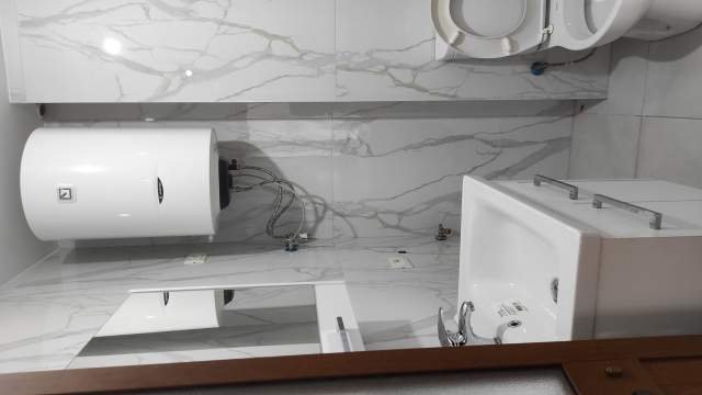 Tirane, jepet me qera ambjent biznesi Kati 1, 83 m² 500 Euro (Bulevardi "Migjeni")