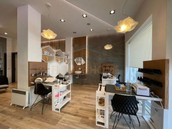 Tirane, shitet ambjent biznesi Kati 0, 65 m² 190.000 Euro (Ish Ekspozita)