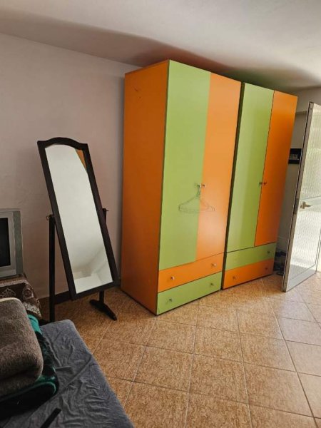 Tirane, jepet me qera garsonier 1+1 Kati 0, 18.000 Leke (Rruga Pjeter Budi)