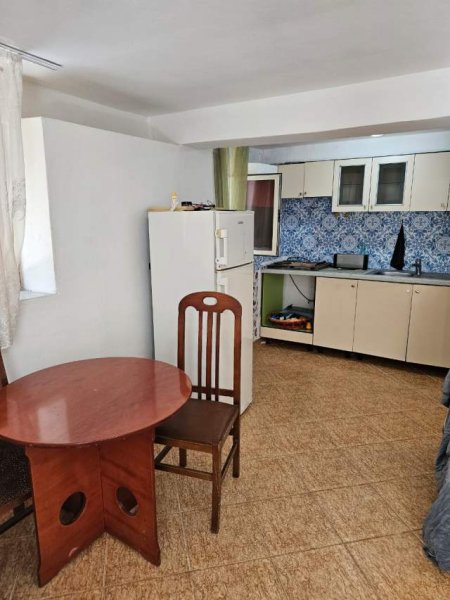 Tirane, jepet me qera garsonier 1+1 Kati 0, 18.000 Leke (Rruga Pjeter Budi)