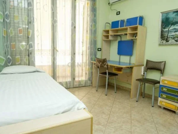 Tirane, jepet me qera 3+1 Kati 5, 150 m² 800 Euro