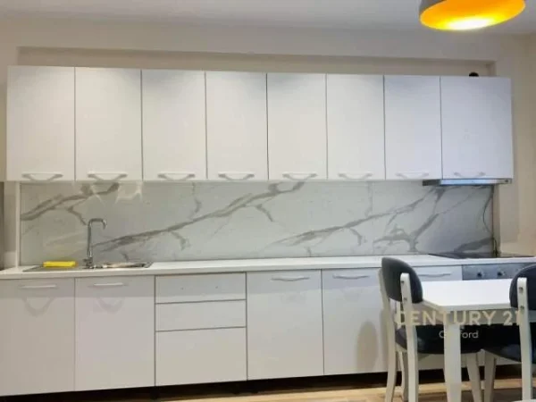 Tirane, jepet me qera apartament 1+1 Kati 2, 63 m² 450 Euro (Liqeni i Thate)