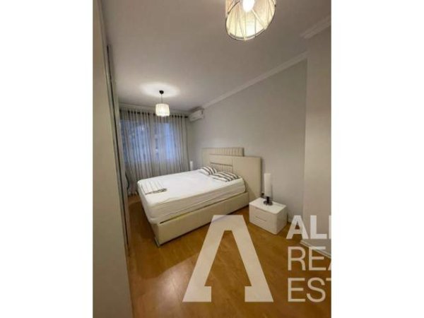 Tirane, shitet apartament 2+1 Kati 7, 93 m² 110.000 Euro (Pallatet Fratari)