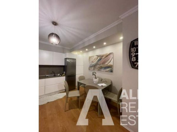 Tirane, shitet apartament 2+1 Kati 7, 93 m² 110.000 Euro (Pallatet Fratari)