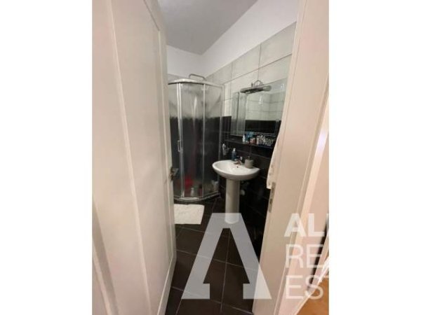 Tirane, shitet apartament 2+1 Kati 7, 93 m² 110.000 Euro (Pallatet Fratari)