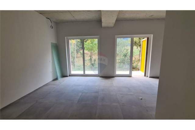 Tirane, jepet me qera ambjent biznesi Kati 0, 60 m² 250 Euro (Rruga Pasho Hysa - Ali Demi)
