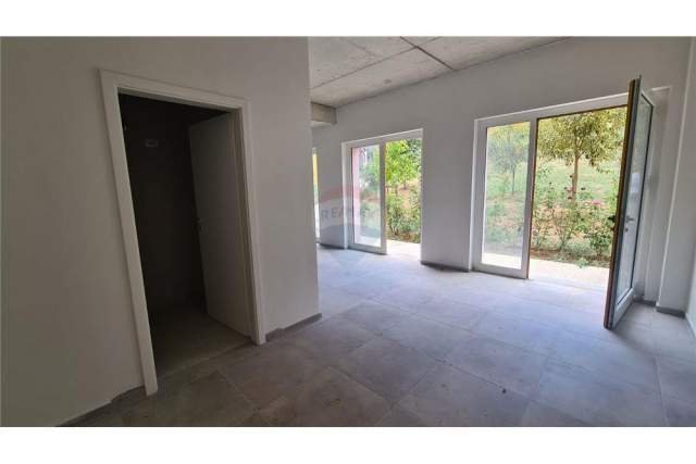 Tirane, jepet me qera ambjent biznesi Kati 0, 60 m² 250 Euro (Rruga Pasho Hysa - Ali Demi)