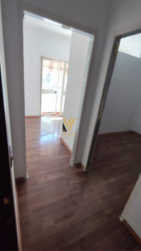 Tirane, jepet me qera ambjent biznesi Kati 1, 120 m² 1.200 Euro (blloku)